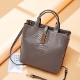 New leather handbags crocodile pattern first layer cowhide women's big bag shoulder messenger portable ladies bag