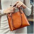 Spring and summer new version of retro oil wax cowhide bag classic wild bucket bag leather female bag
