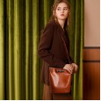 The new fan wild fashion female bag oil wax cowhide bucket bag shoulder messenger ladies bag