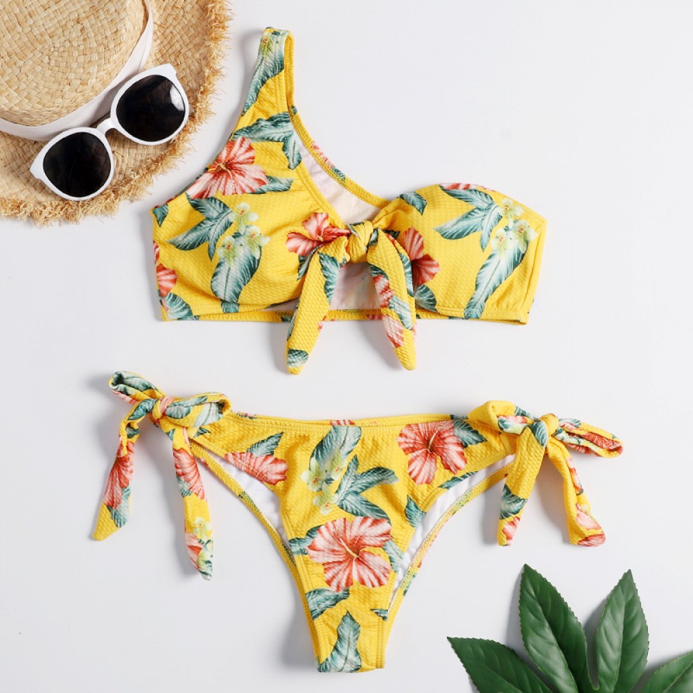 The new bikini swimsuit shoulder print seaside supplies split